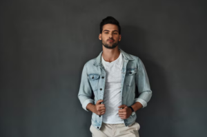 Roupa masculina: como montar um guarda-roupa funcional sem exagero